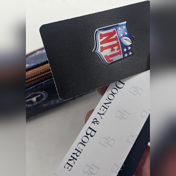 Dooney & Bourke Tennessee Titans Cosmetic Bag Zippered Pouch 6.5 X 4 X 2 NWT - Picture 6 of 11